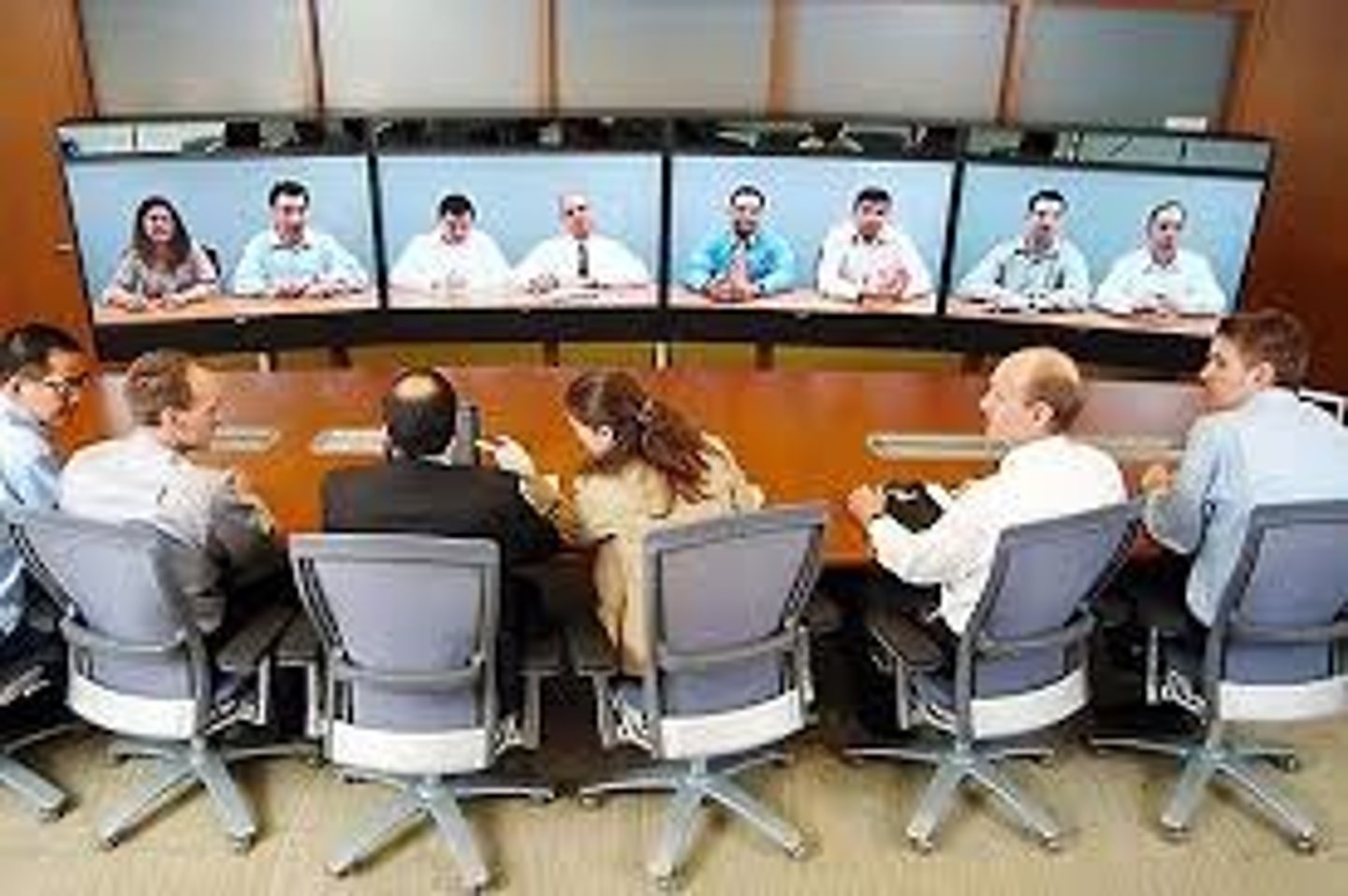 <p>— verb phrase</p><p>To make communication easier</p><p>giúp giao tiếp dễ dàng hơn</p><p>Origin: —</p><p>Pattern: bring ease to communication</p><p>Ex: Technology brings the ease of communication across countries.</p><p>Syn: facilitate, enhance</p><p>Form: —</p><p>Relate: interaction, language</p>