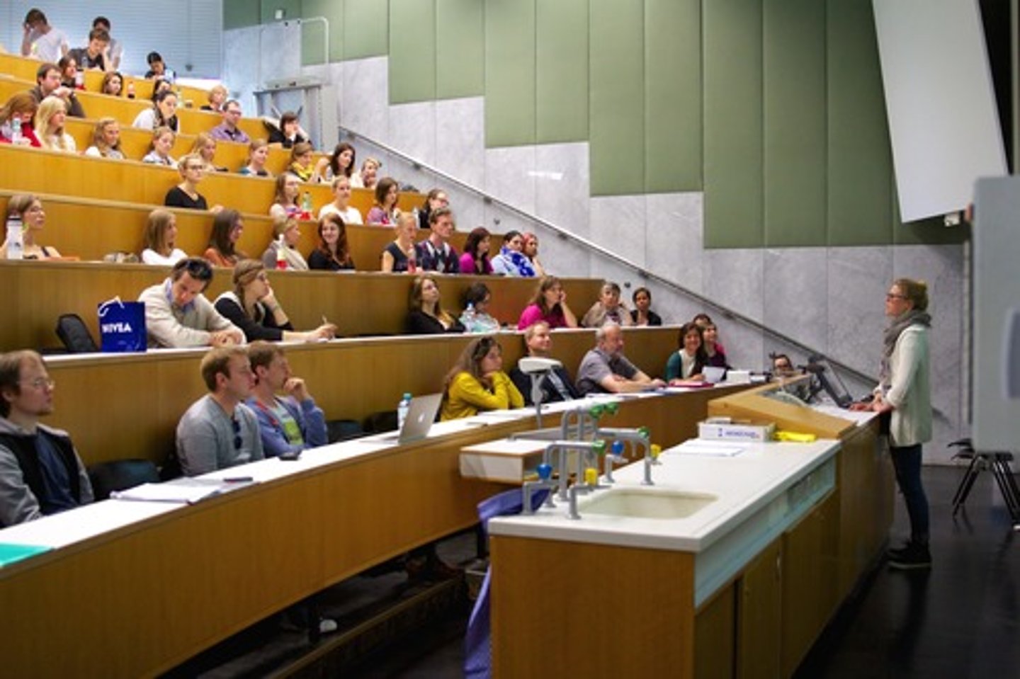 <p>Giảng viên</p>