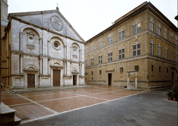 <p>Palazzo Piccolomini and Duomo</p>