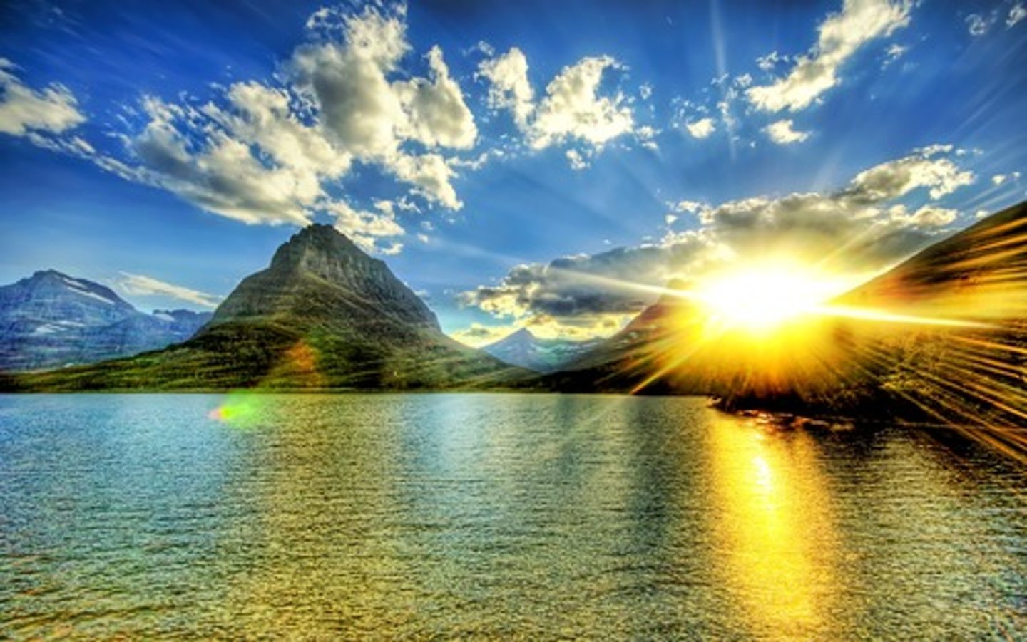 <p>lộng lẫy, huy hoàng, chói</p><p>カーテンを開けたら、太陽がまぶしかった。Mở rèm ra, mặt trời chói hết cả mắt.</p>