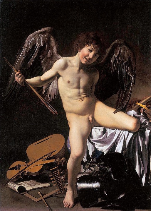 <p><strong>Cupido Vitorioso (Amor Vincit Omnia)</strong></p><p><strong>Orazio Riminaldi</strong></p><p><strong>Década de 20 do séc. XVII (1624-25)</strong><br>Galleria Palatina (Palazzo Pitti), Florença</p><p></p><p>O precedente para o tema é o Amor Vitorioso/Amor Vincit Omnia de Caravaggio, que ilustra uma linha das Eclogas de Virgílio. No entanto, na obra de Riminaldi, as ambiguidades sugeridas pelo adolescente maroto representado por Caravaggio são abandonadas em favor de uma narrativa mais simples. A pose do Cupido é devedora do São João Batista de Caravaggio. Embora se distancie um pouco do naturalismo cru do São João nu de Caravaggio, as feições do Cupido não deixam de recordar a tendência naturalista.</p>
