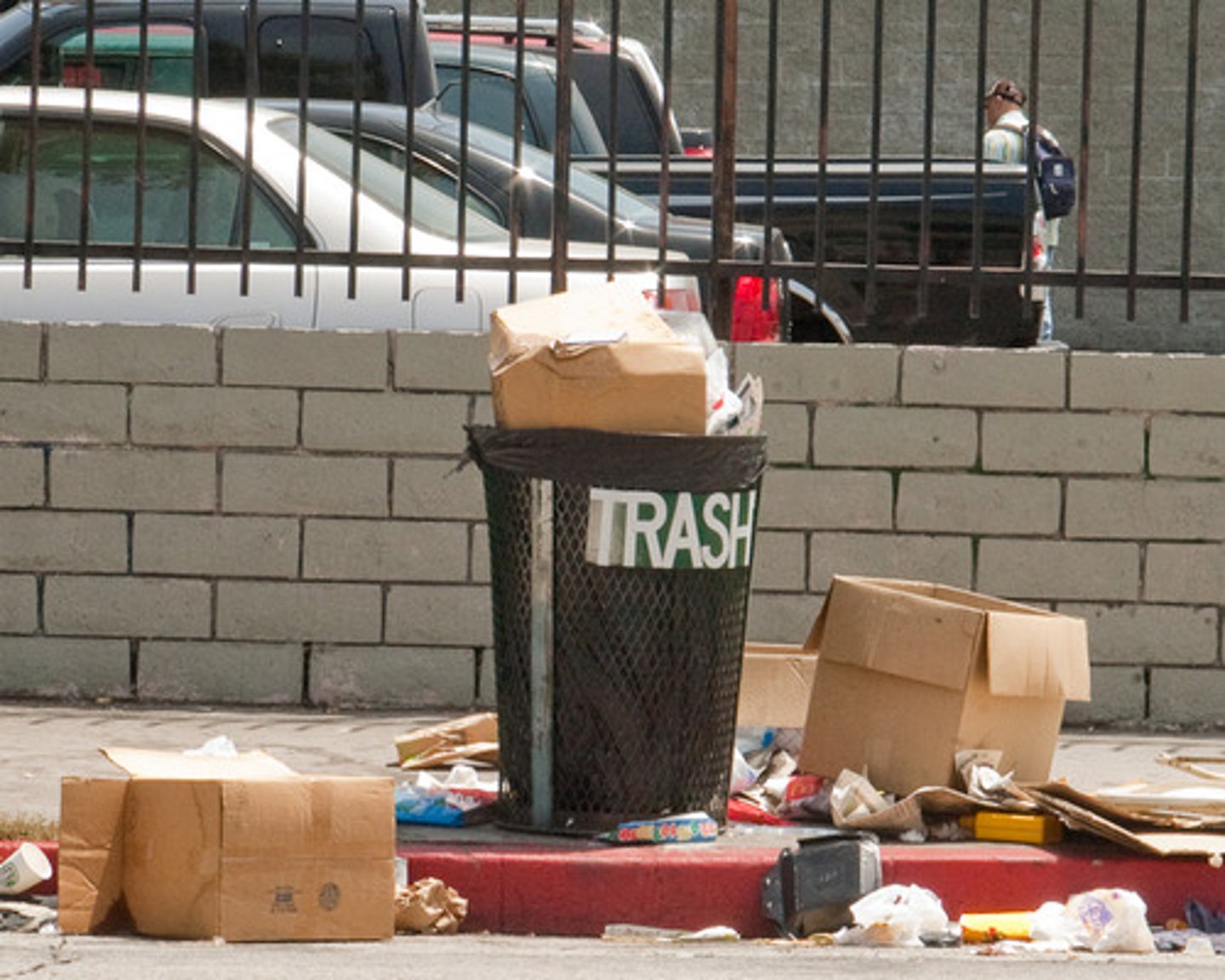 <p>to waste</p>