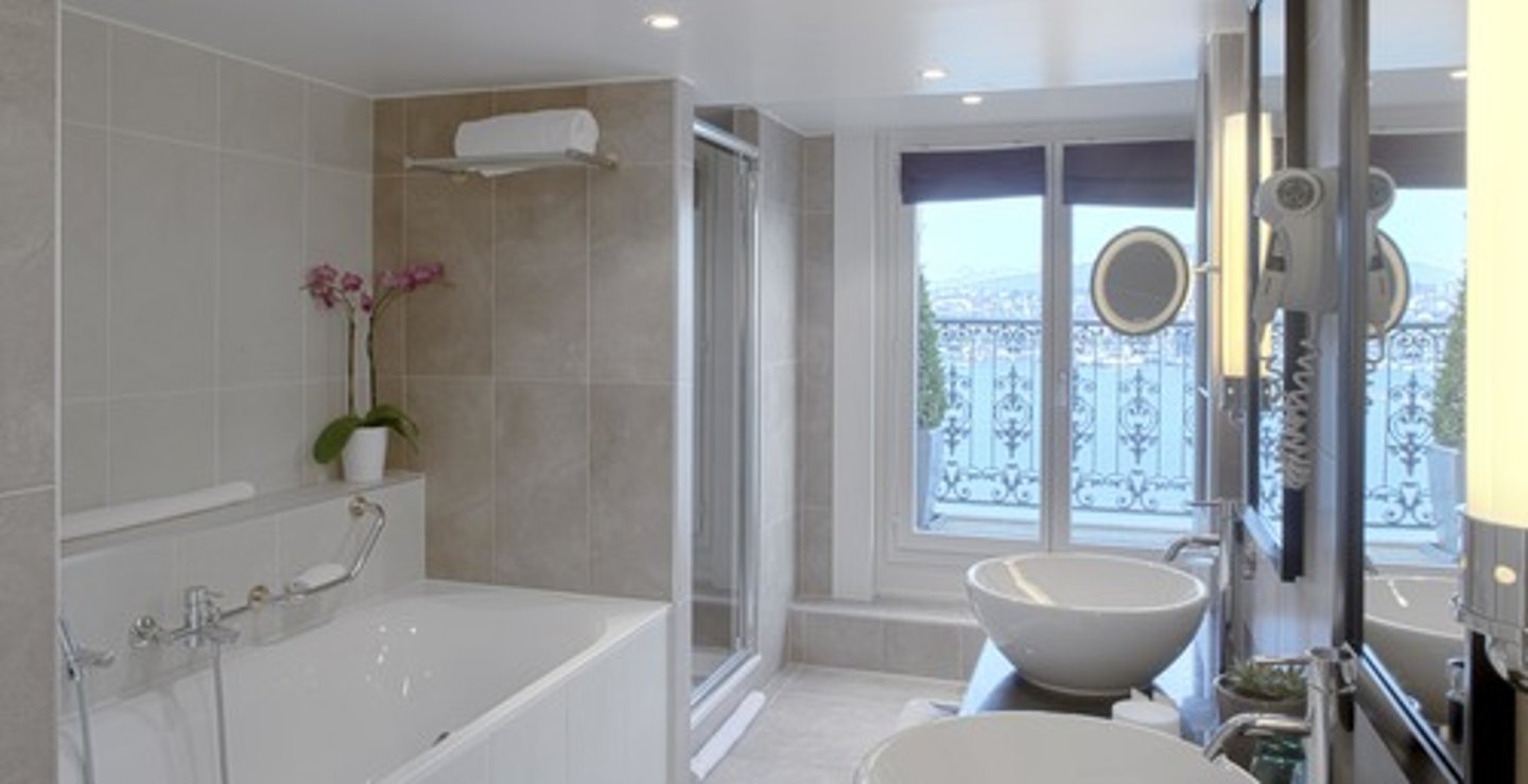 <p>a bathroom</p>