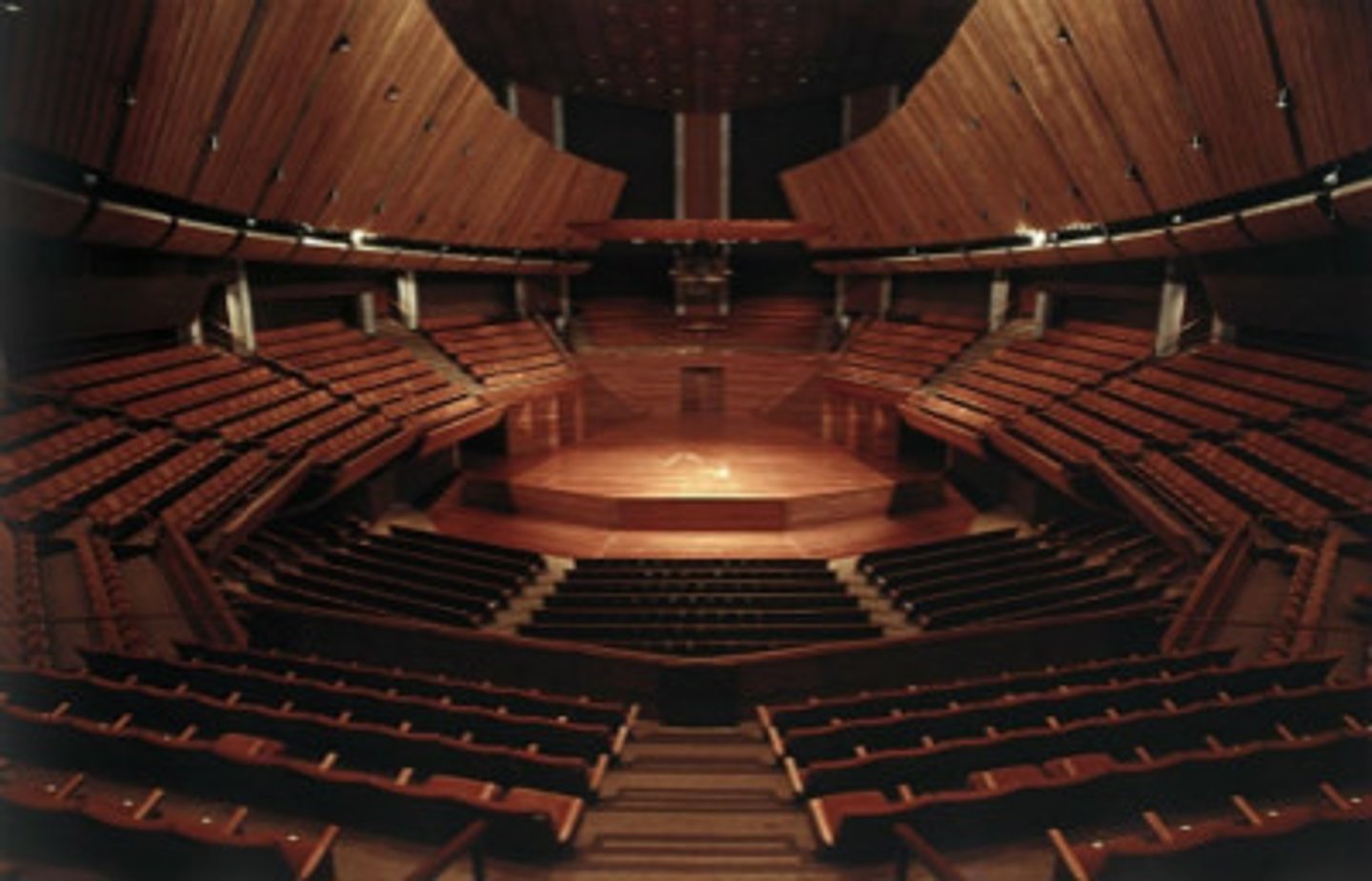 <p>sức chứa chỗ ngồi</p>