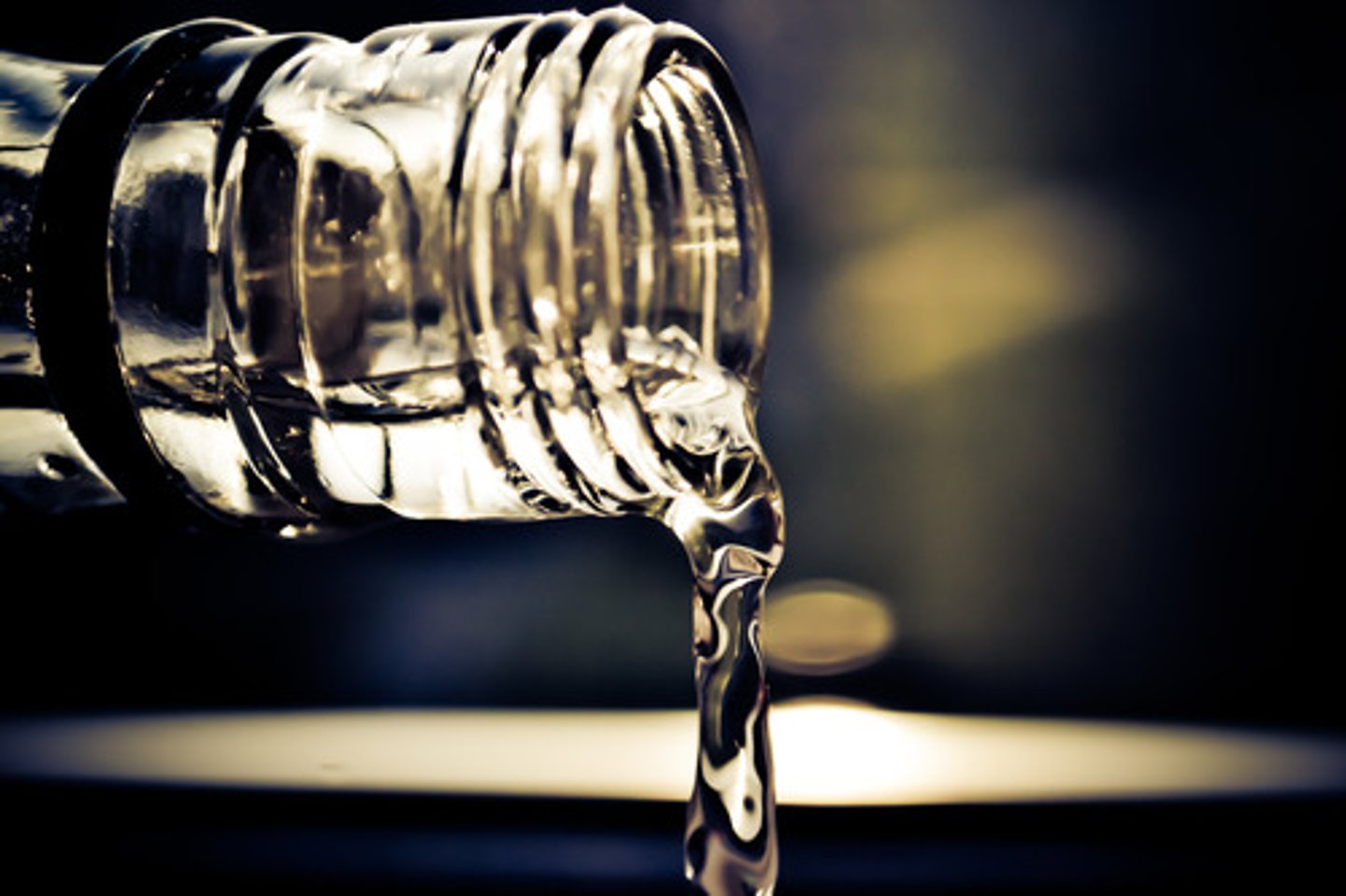 <p>(n.) a material that can easily flow. e.g. water</p>