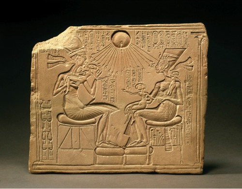 New Kingdom (Amarna), 18th Dynasty. 
c. 1353-1335 B.C.E. Limestone

Armana period saw more organic art and a short lived burst of monotheism 

Disproportioned bodies encouraged curvilinear forms in bas-relief carvings