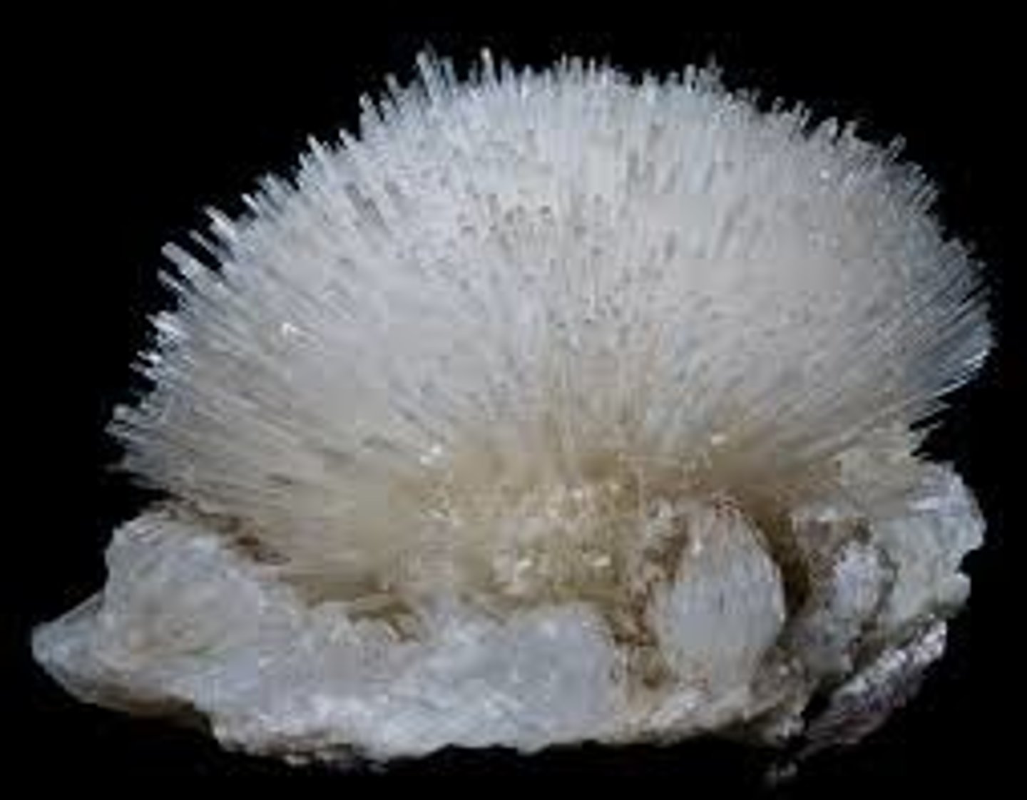 <p>Needle like (scolecite)</p>