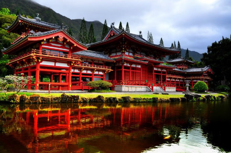 <p><span><strong><em>This Buddhist temple is 1000 years old and is an excellent example of traditional Japanese design.</em></strong></span></p>