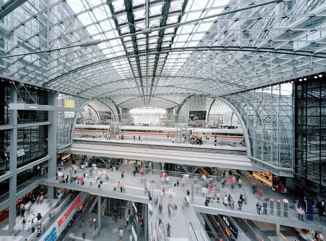 <p>প্রধান রেলস্টেশন</p><p>Der Hauptbahnhof ist immer sehr Voll.</p><p>Wo ist ide Hauptbahnhof?</p>