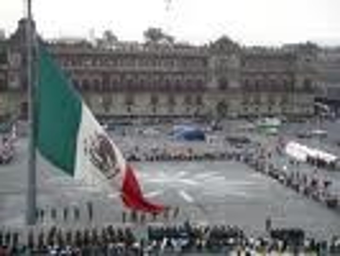 <p>town square, plaza</p>