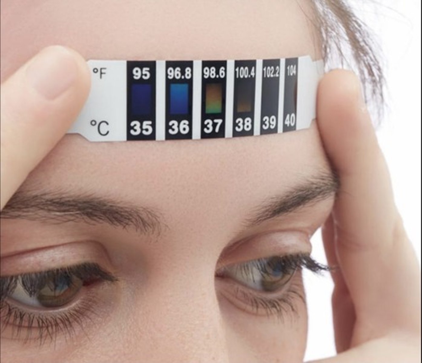 <p>Miếng đo nhiệt độ - dán trán đo nhanh nhiệt độ. (She used a thermometer strip for her baby - Cô ấy dùng miếng đo nhiệt cho con.)</p>