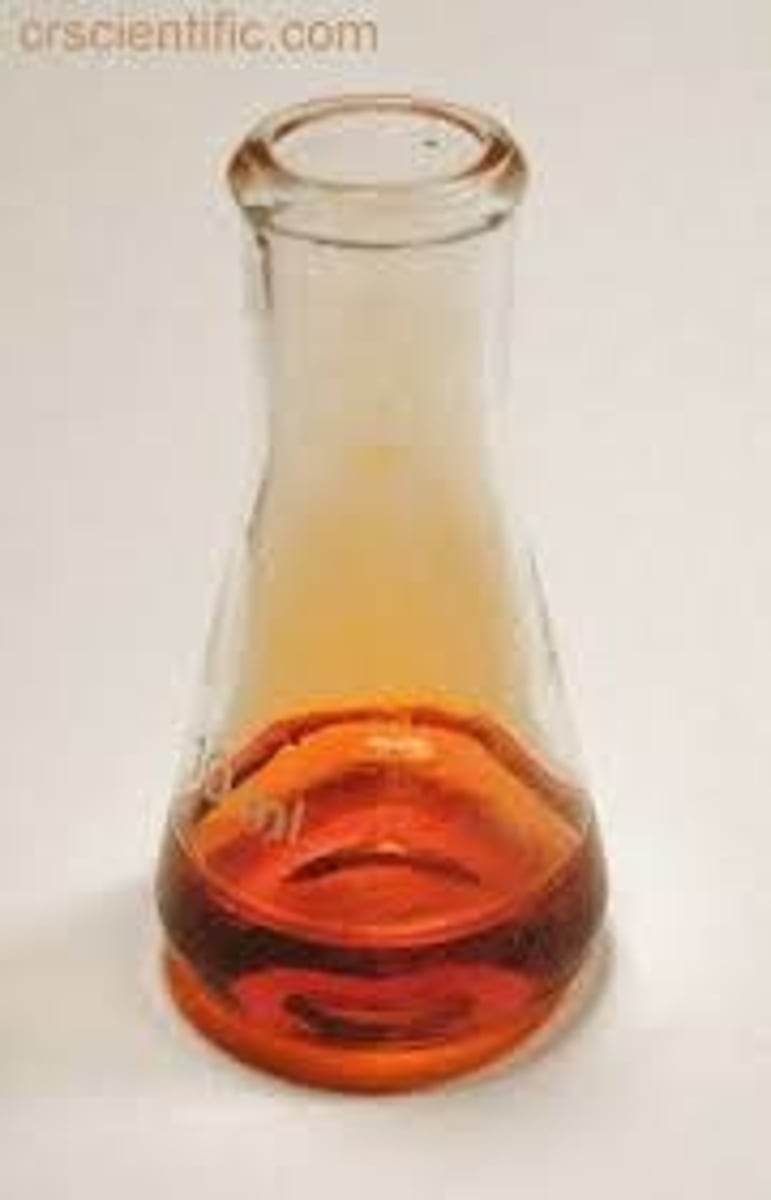 <p>Red-brown liquid</p>