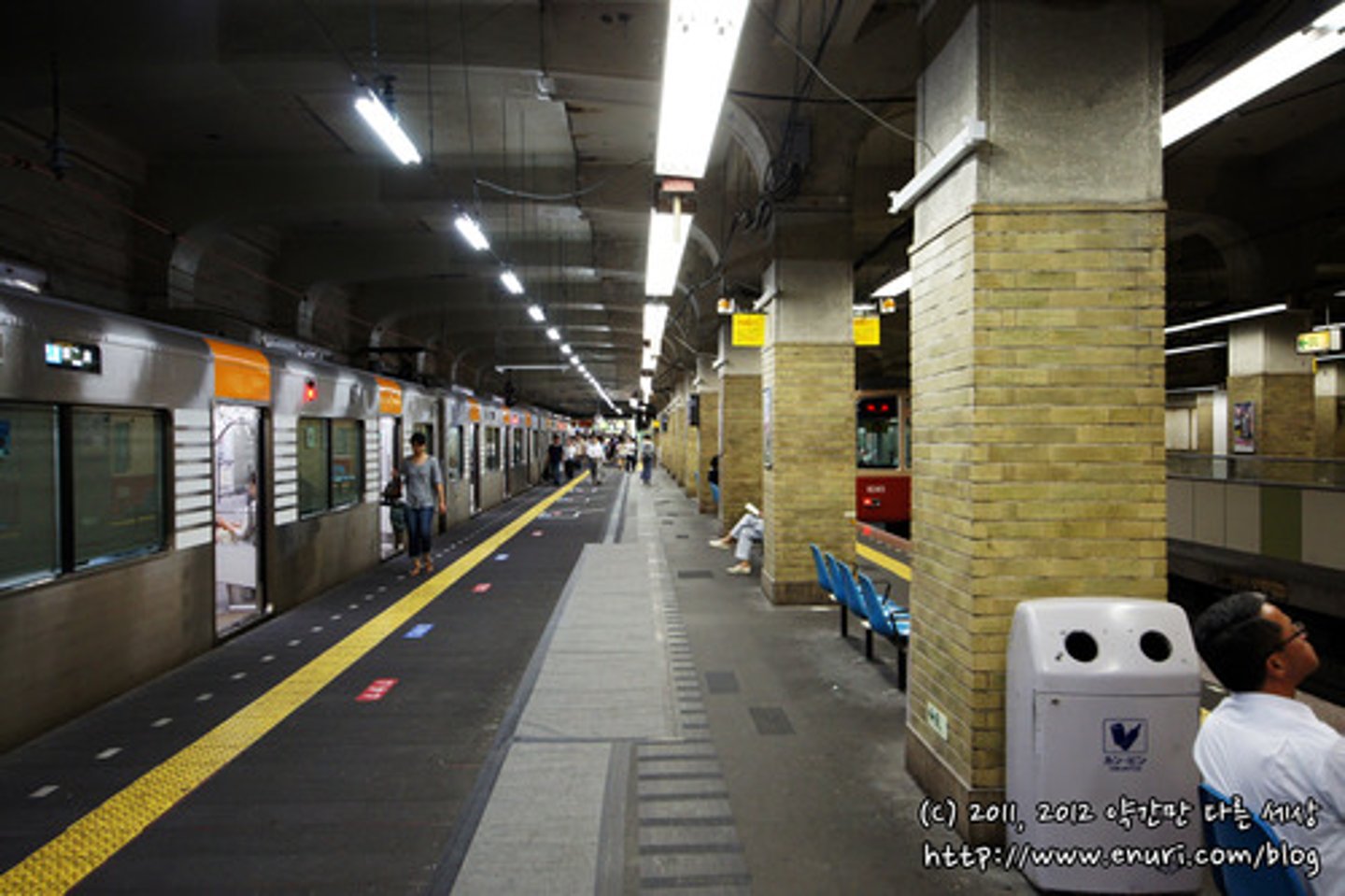 <p>ga tàu điện ngầm<br>지하철역이 없어요.<br>Không có ga tàu điện ngầm mà.</p>