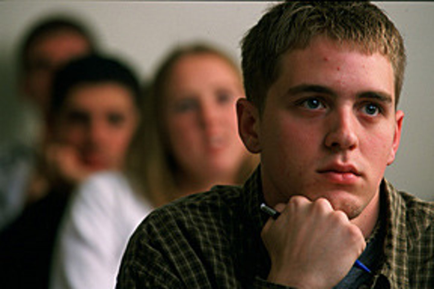 <p>to pay attention to someone</p>