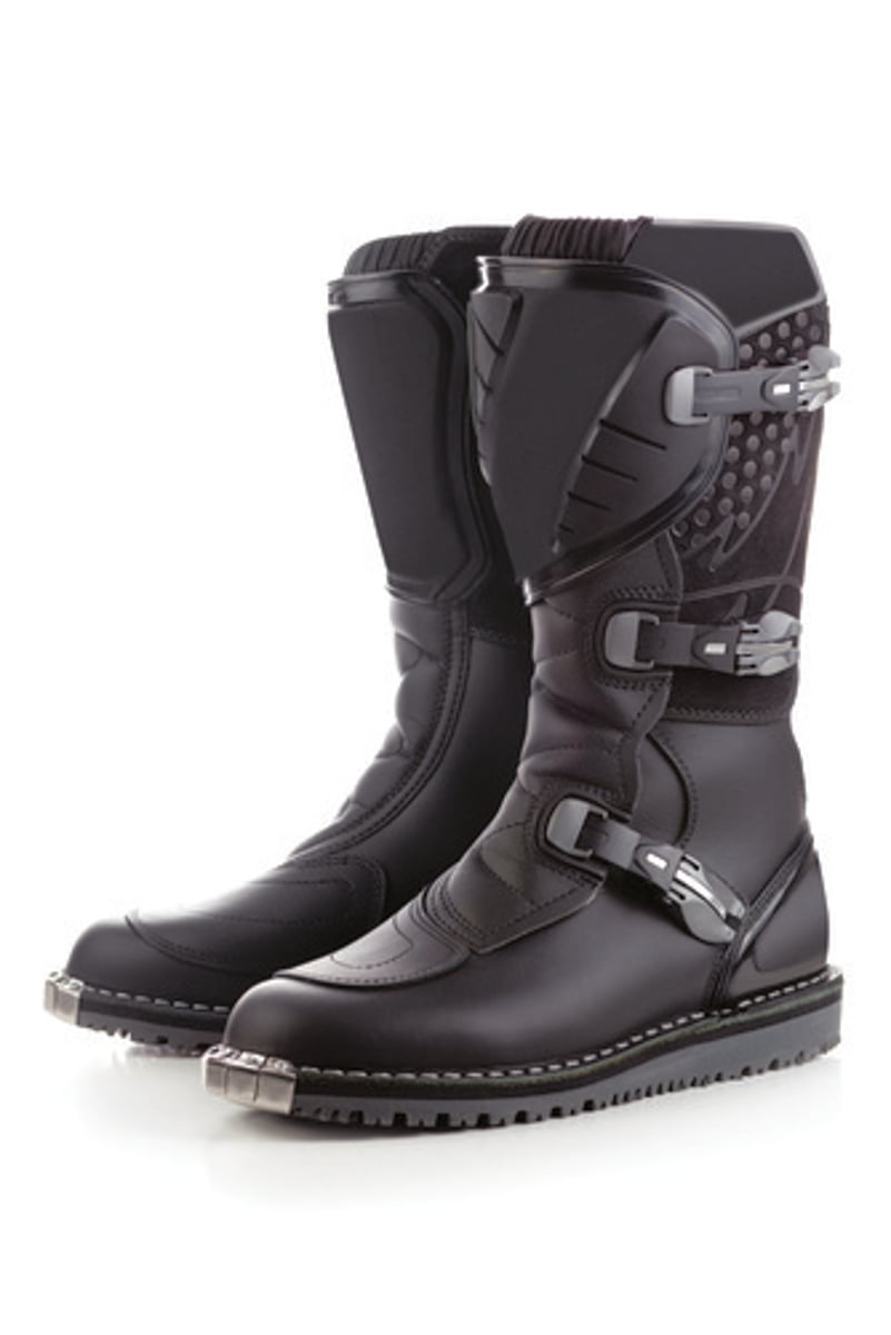 <p>boots</p>