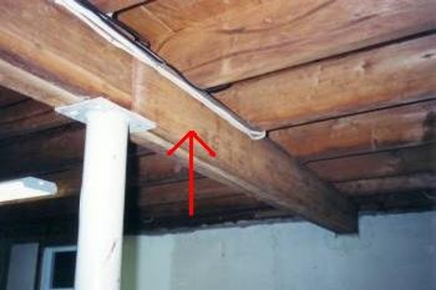 <p>A horizontal beam that supports other beams; a very large beam, especially one that is built up from other sections.</p>