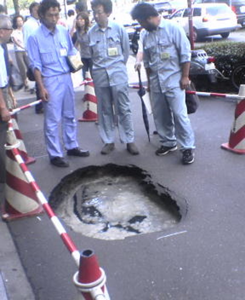 <p>/səbˈsaɪd/ (v): Lắng xuống, giảm bớt. [Syn: Diminish, ease] [Collo: The storm/pain subsides] [Ex: We waited until the rain subsided.]</p>