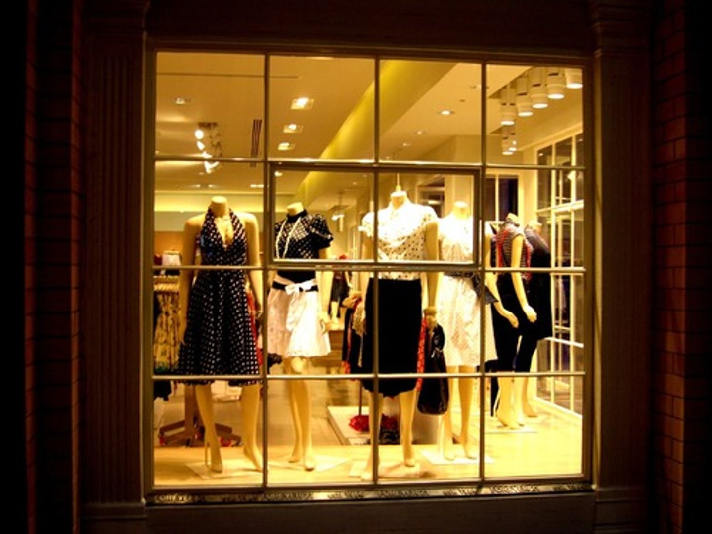 <p>caja de vidrio para exhibir objetos / glass cabinet, display case</p>