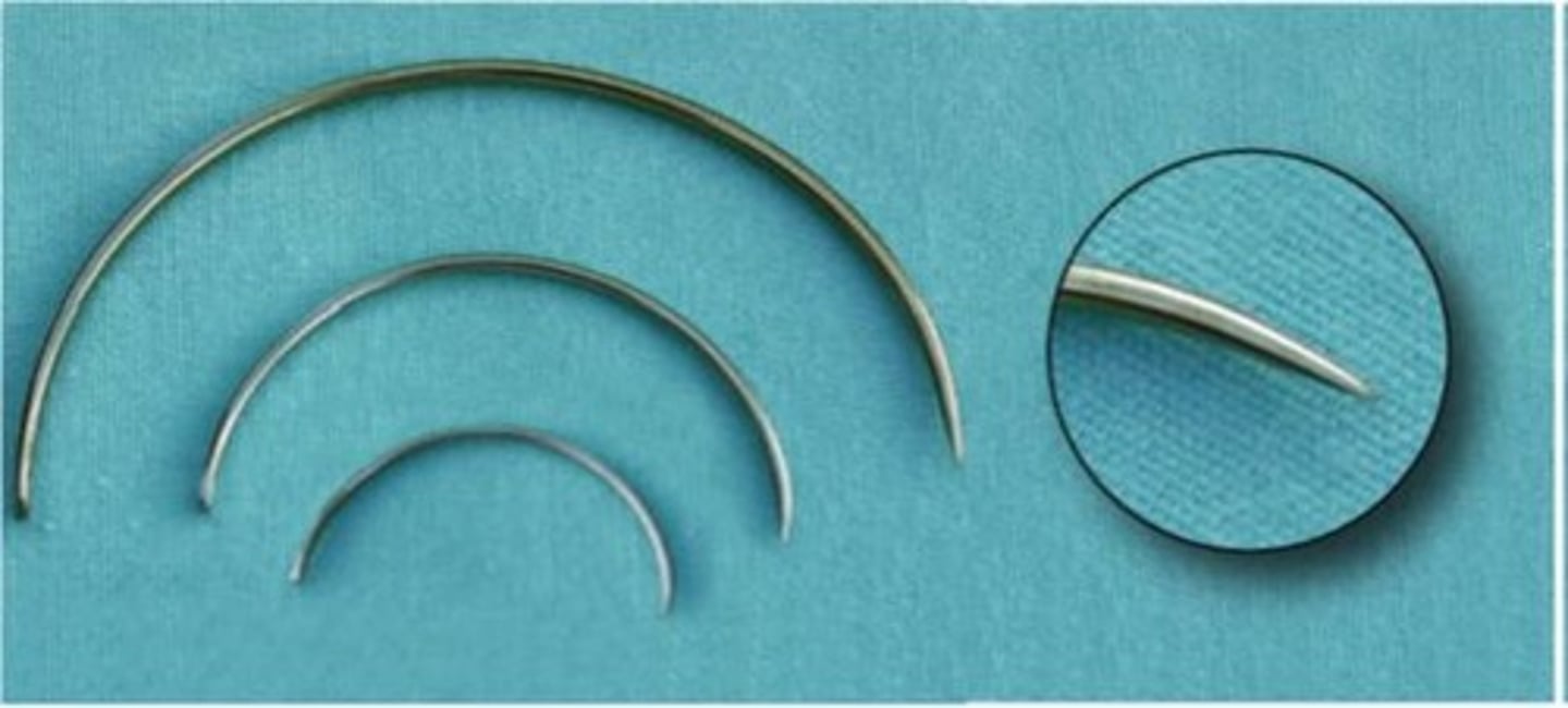 <p>Kim khâu vết thương - khâu da sau phẫu thuật. (The doctor used a suture needle to close the wound - Bác sĩ dùng kim khâu để khâu vết thương.)</p>