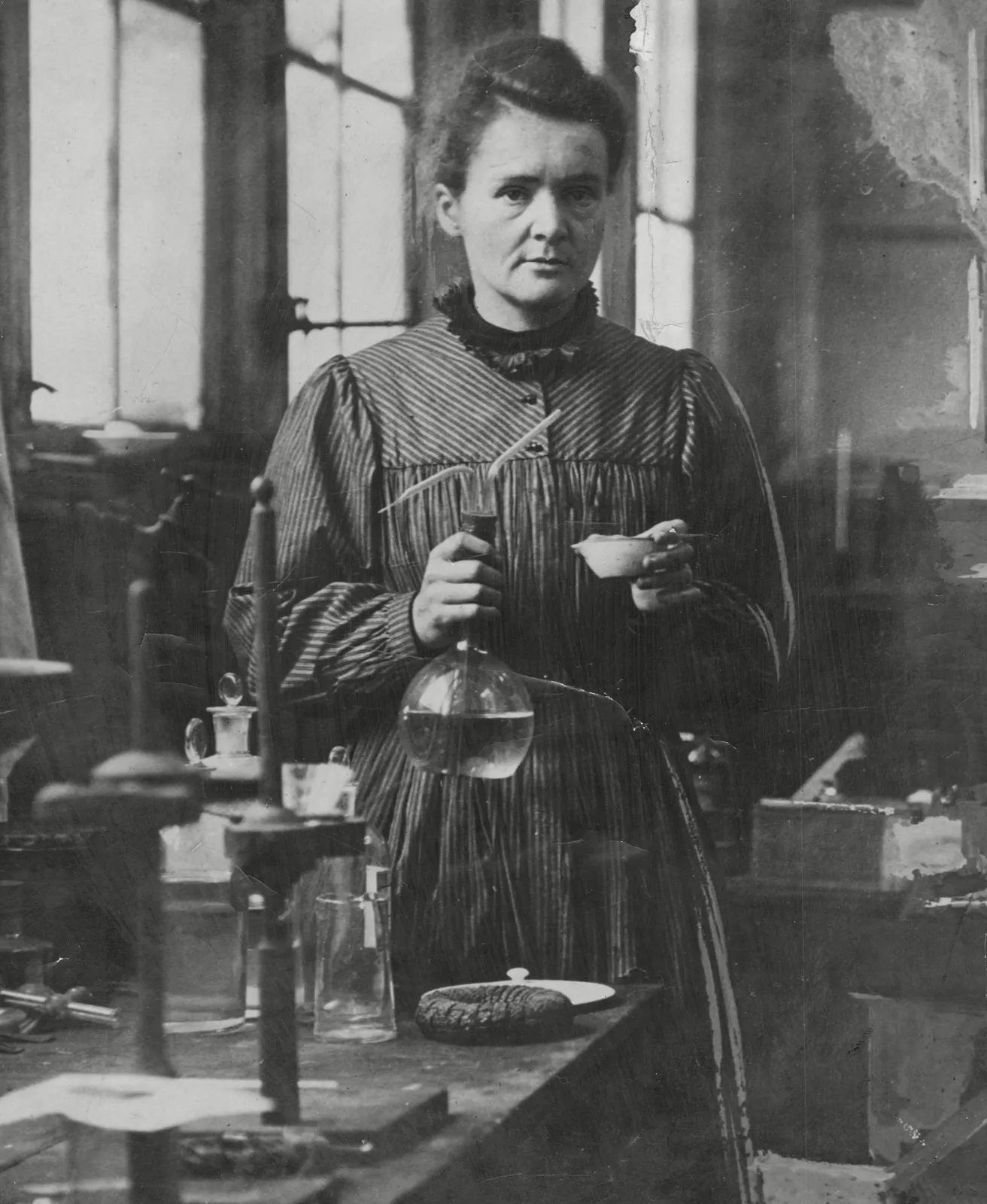 <p><span>Polish-French physicist and chemist who defined radioactivity as a property of atoms (uranium/thorium experiment) and helped discover radium and polonium; wife of Pierre Curie</span></p>