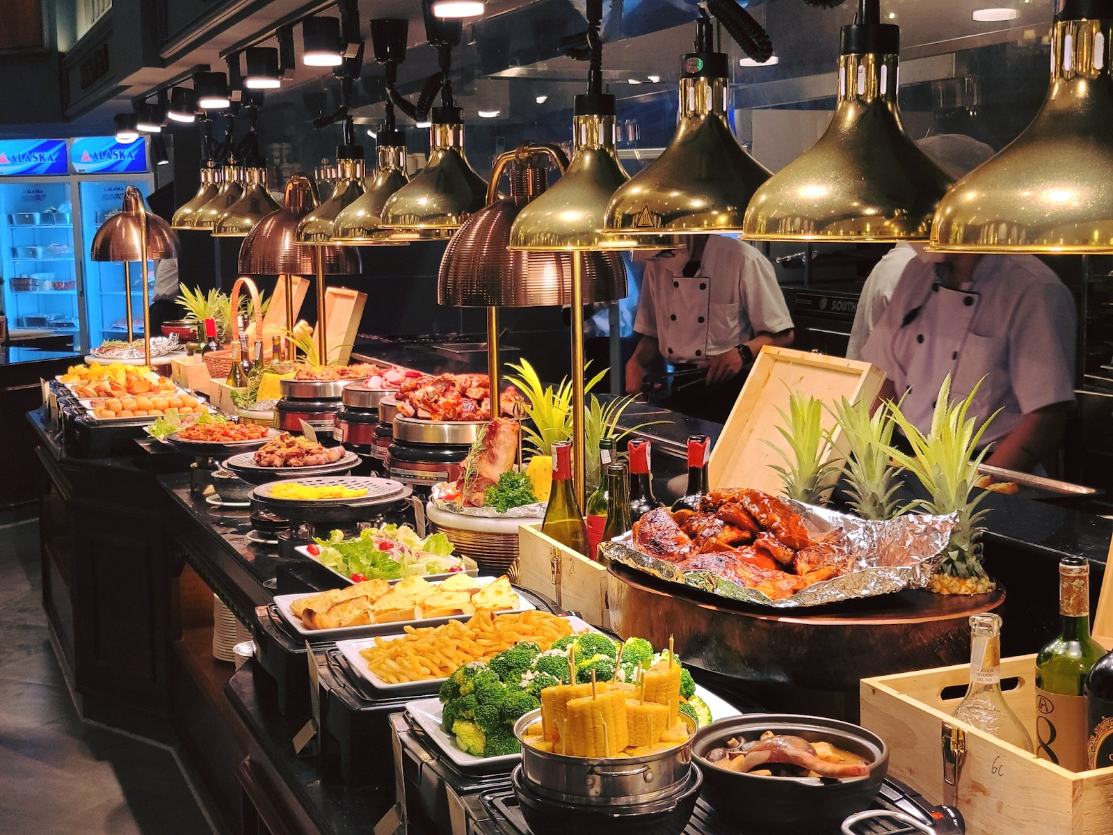 <p>(n) - /ˈbʊf.eɪ ˈkaʊn.tər/ quầy buffet</p>