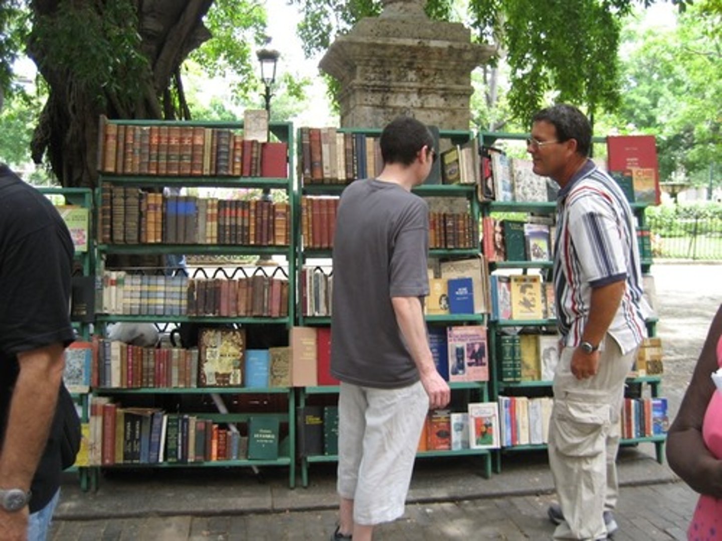 <p>quầy bán sách</p>