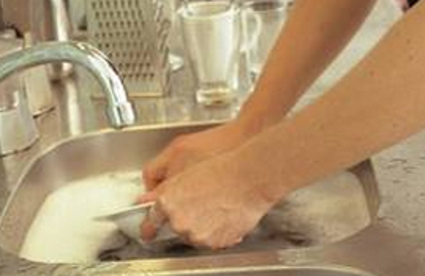 <p>to wash the dishes</p>