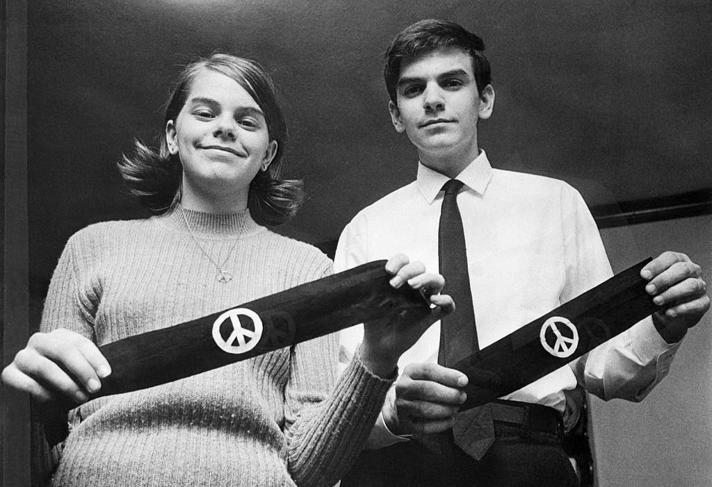 <p>(don’t have to know but why is this not in the textbook?? but it doesn’t even have ruby bridges or more than two mentions of alice paul so are we really surprised)  </p><ul><li><p>the Supreme Court's majority ruled that neither students nor teachers “shed their constitutional rights to freedom of speech or expression at the schoolhouse gate.”</p></li><li><p><span>cemented students' rights to free speech in public schools. Mary Beth Tinker was a 13-year-old junior high school student in December 1965 when she and a group of students decided to wear black armbands to school to protest the war in Vietnam.</span></p></li><li><p><span>(look how cute I can’t)</span></p></li></ul>