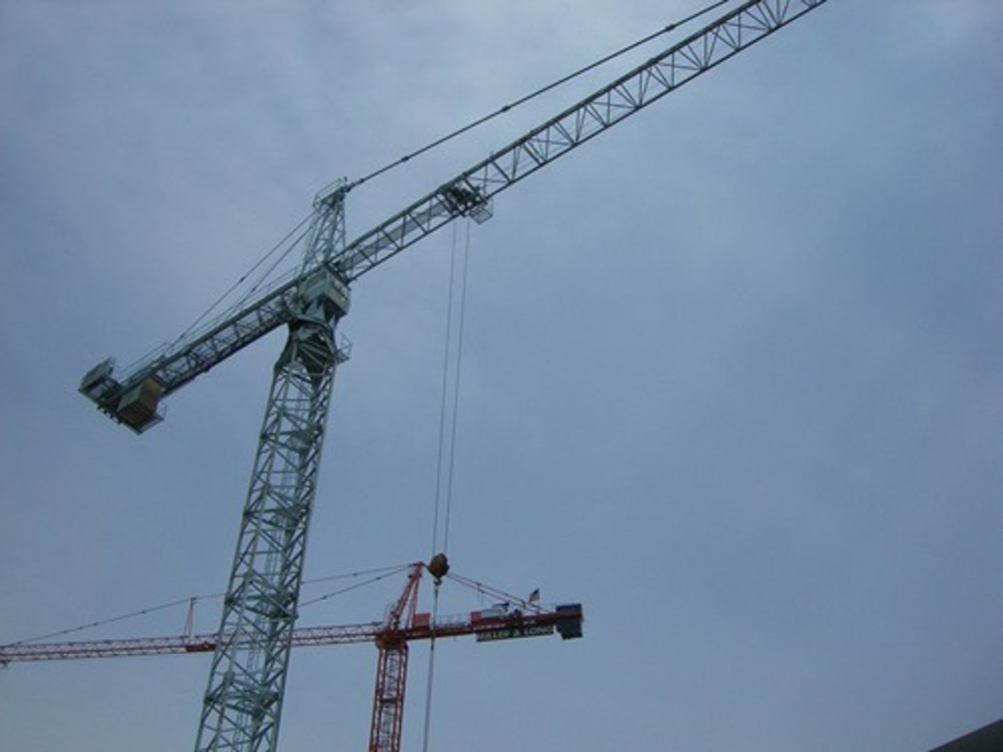 <p>are machines that lift large and heavy materials</p>