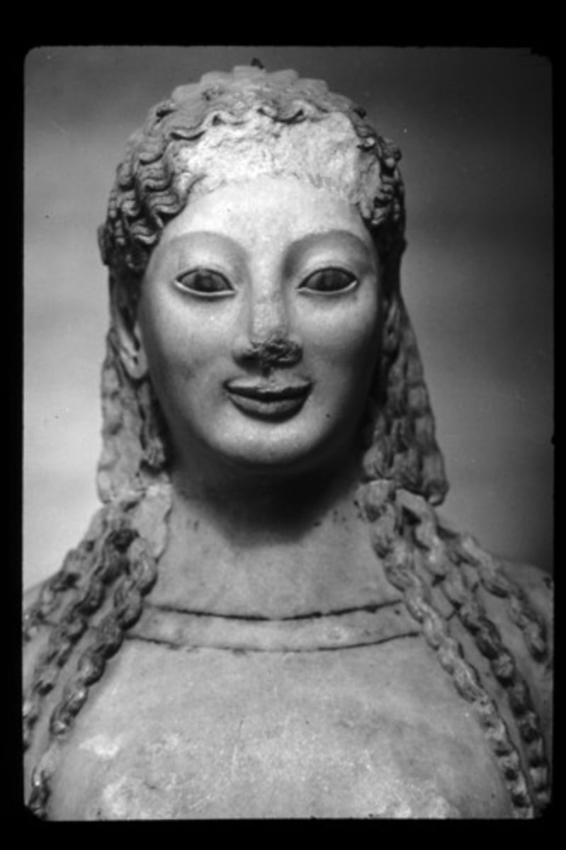 <p>ancient; old-fashioned</p>