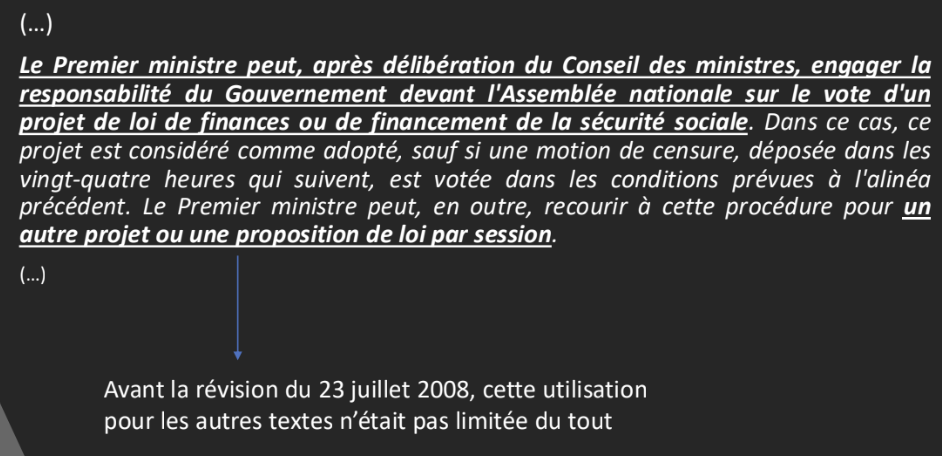 <p>La mise en jeu de la responsabilité du Gouvernement sur un texte (l’adoption d’un texte sans vote) ⭢ actuel</p>