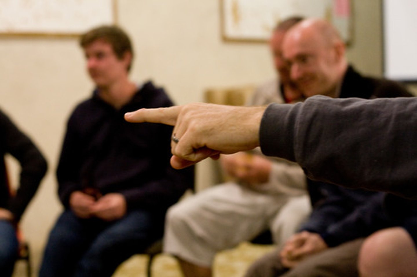 <p>buộc tội ai đó</p>