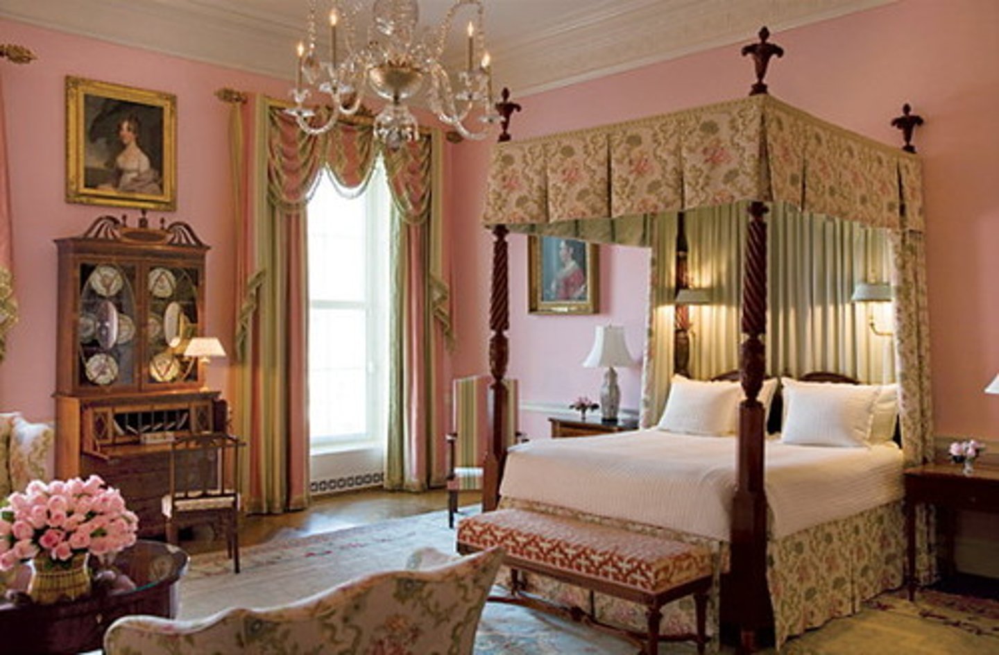 <p>room, bedroom</p>