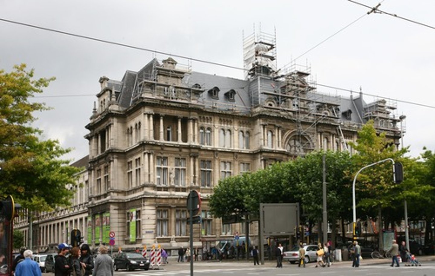 <p>1819-1901 : Stadsarchitect van Antwerpen die de Neo-Vlaamse Renaissance promootte. Hij ontwierp talrijke scholen (o.a. Koninklijk Atheneum), politiecommissariaten en burgerhuizen in diverse Neo-stijlen.</p>