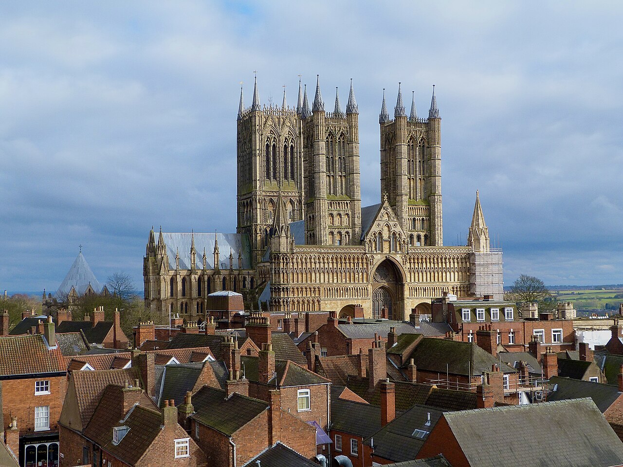 <ul><li><p>Exemplary of High Gothic architecture, in which new construction techniques were used to varied aesthetic ends and structures themselves were made ornamental</p></li></ul><p></p>