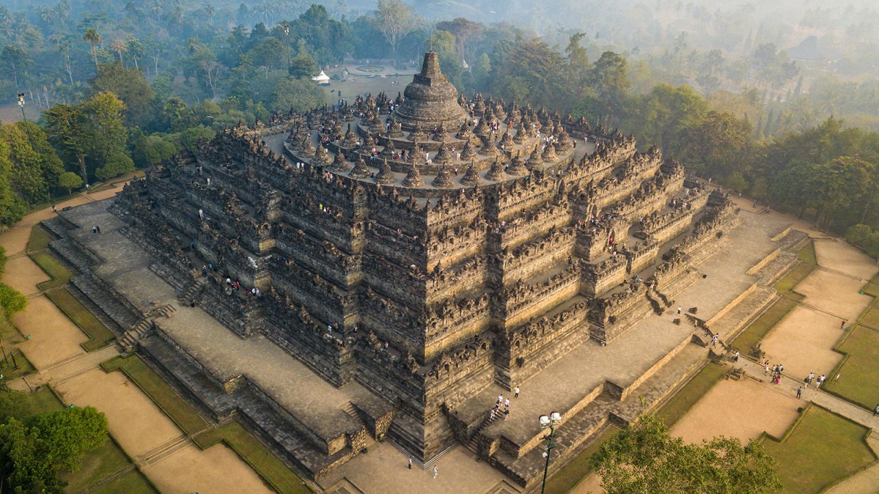 <p>750 CE. Volcanic stone masonry. Indonesia.</p>