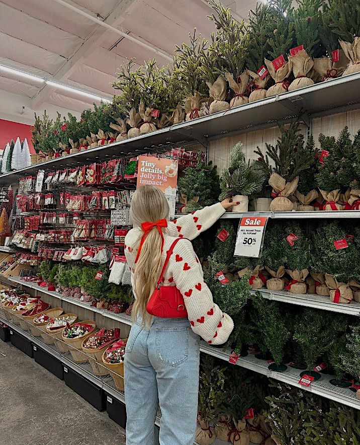 <p>I’ll <strong>go Christmas shopping</strong> this weekend</p>