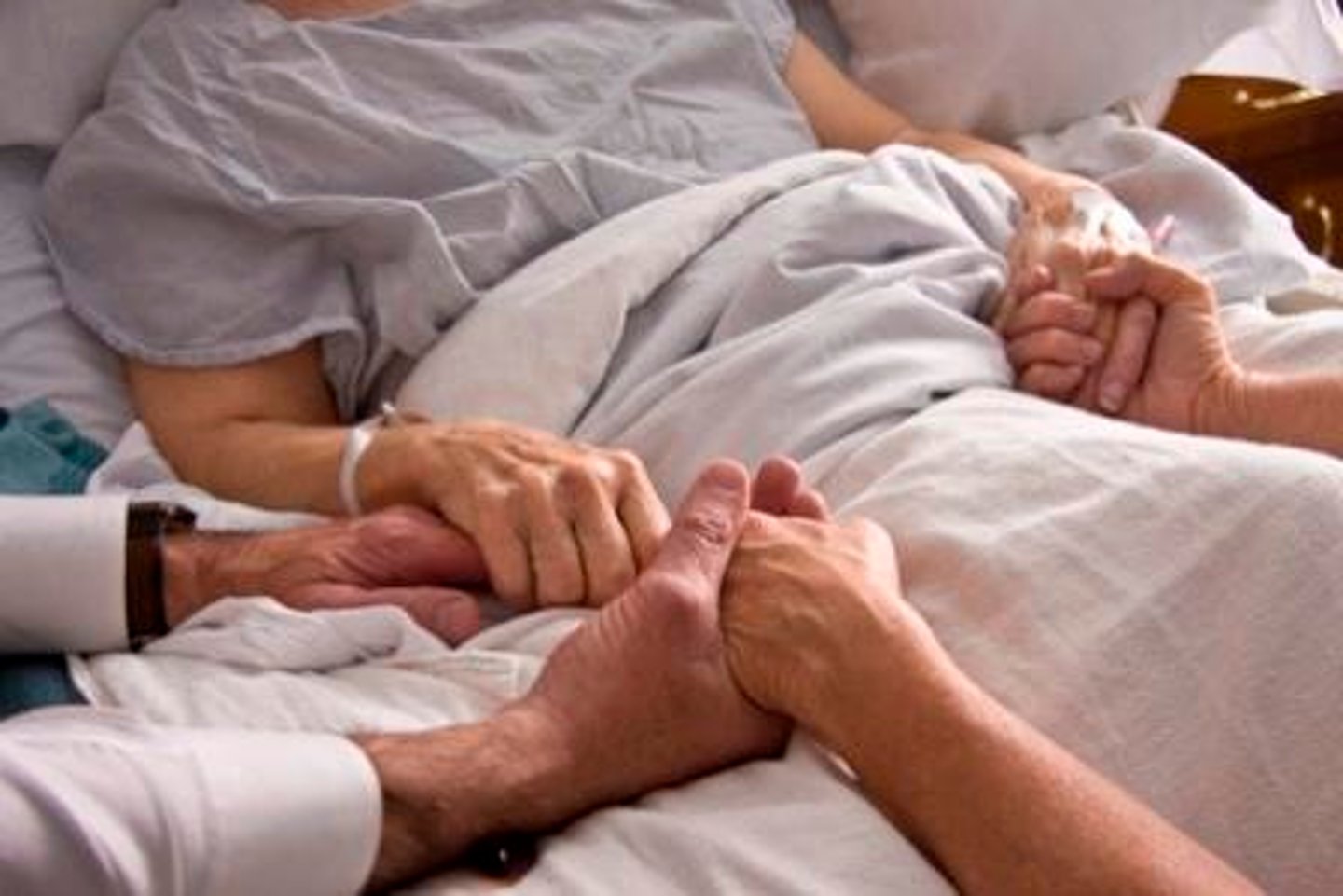 <p>relieving symptoms of a disease with treatments not intended to cure the disease itself</p><p>-intended to make the patient feel better</p><p>-Purpose: relief and increase quality of life</p><p>NOT to cure</p>