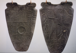 <p>palette was used to grind minerals for eye makeup for soldiers</p><p>showed Narmer’s name contained in a Serekh</p><p>found in Hierakonpolis showing the first Pharaoh (Narmer)</p>