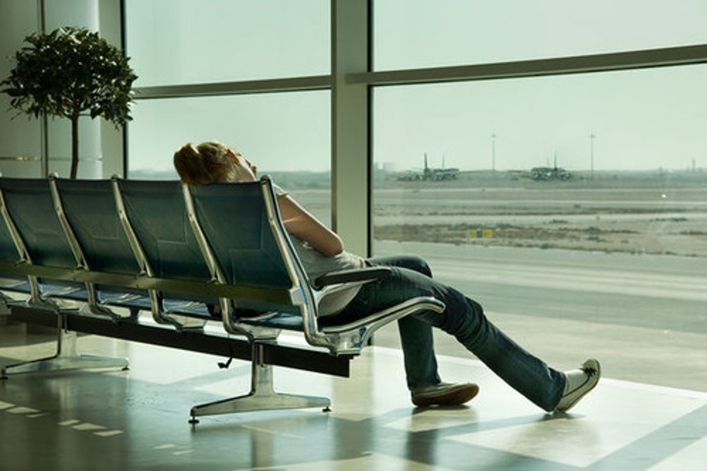 <p>to have a layover</p>