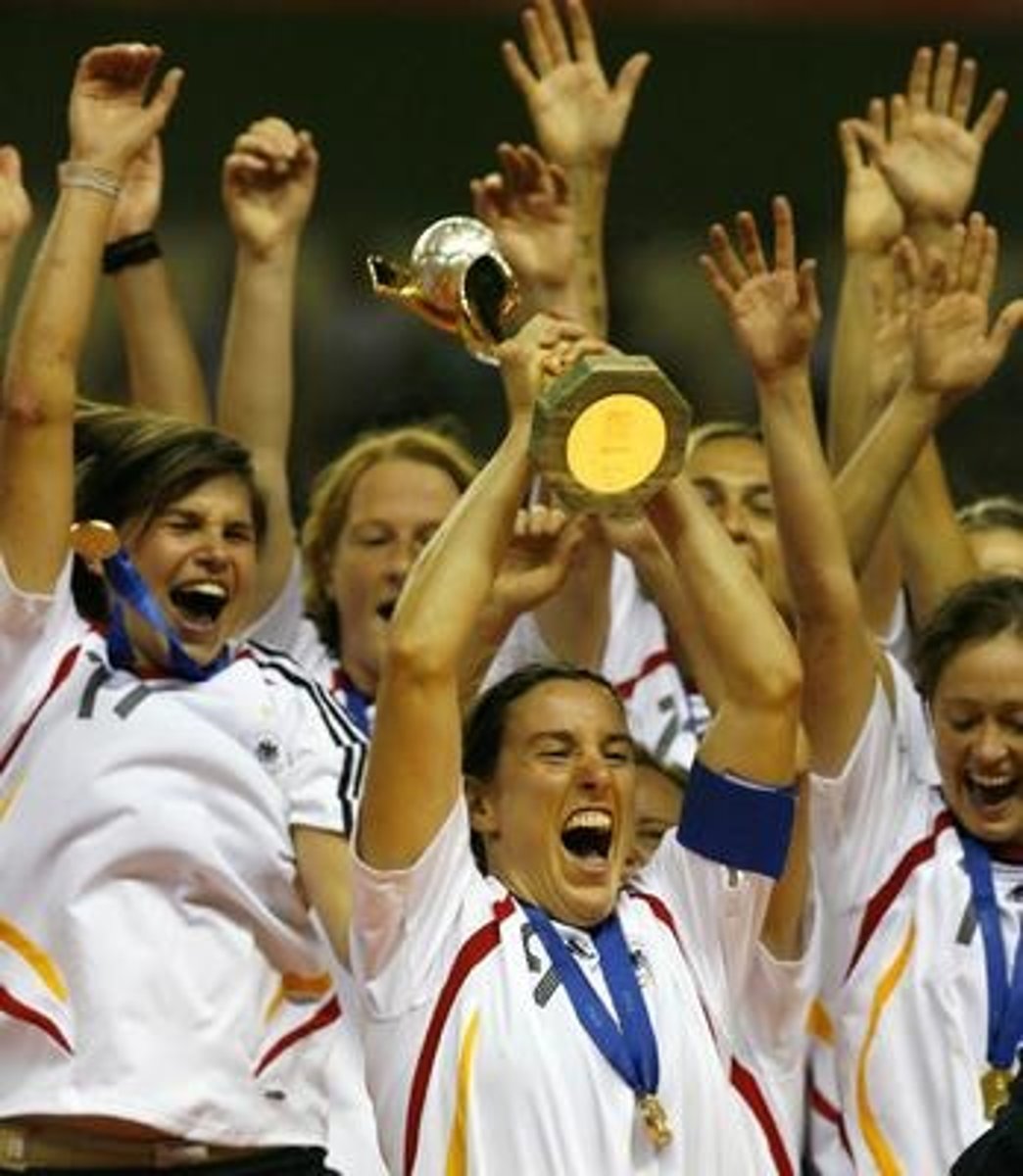 <p>to win</p>