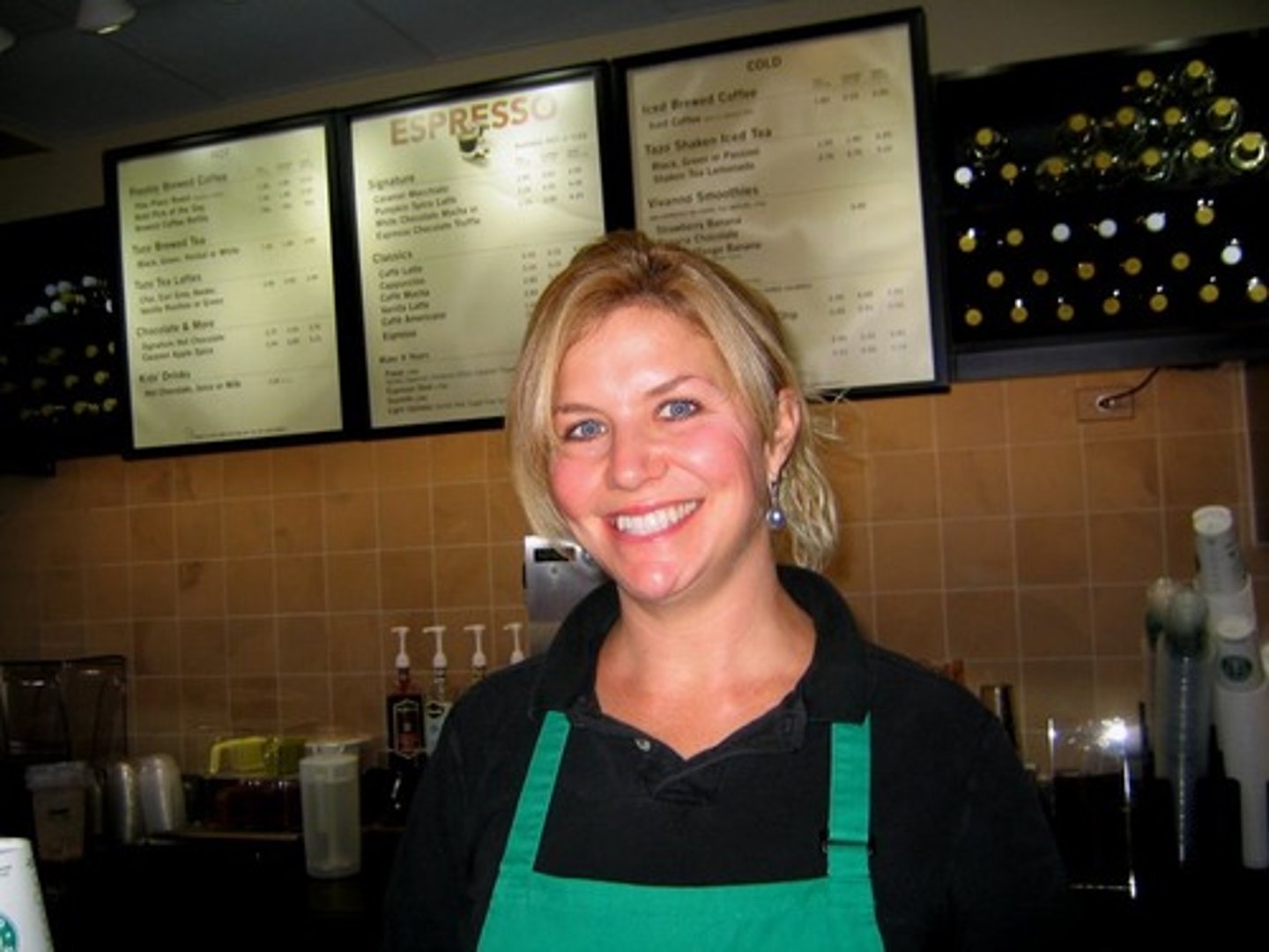<p>an employee (f)</p>