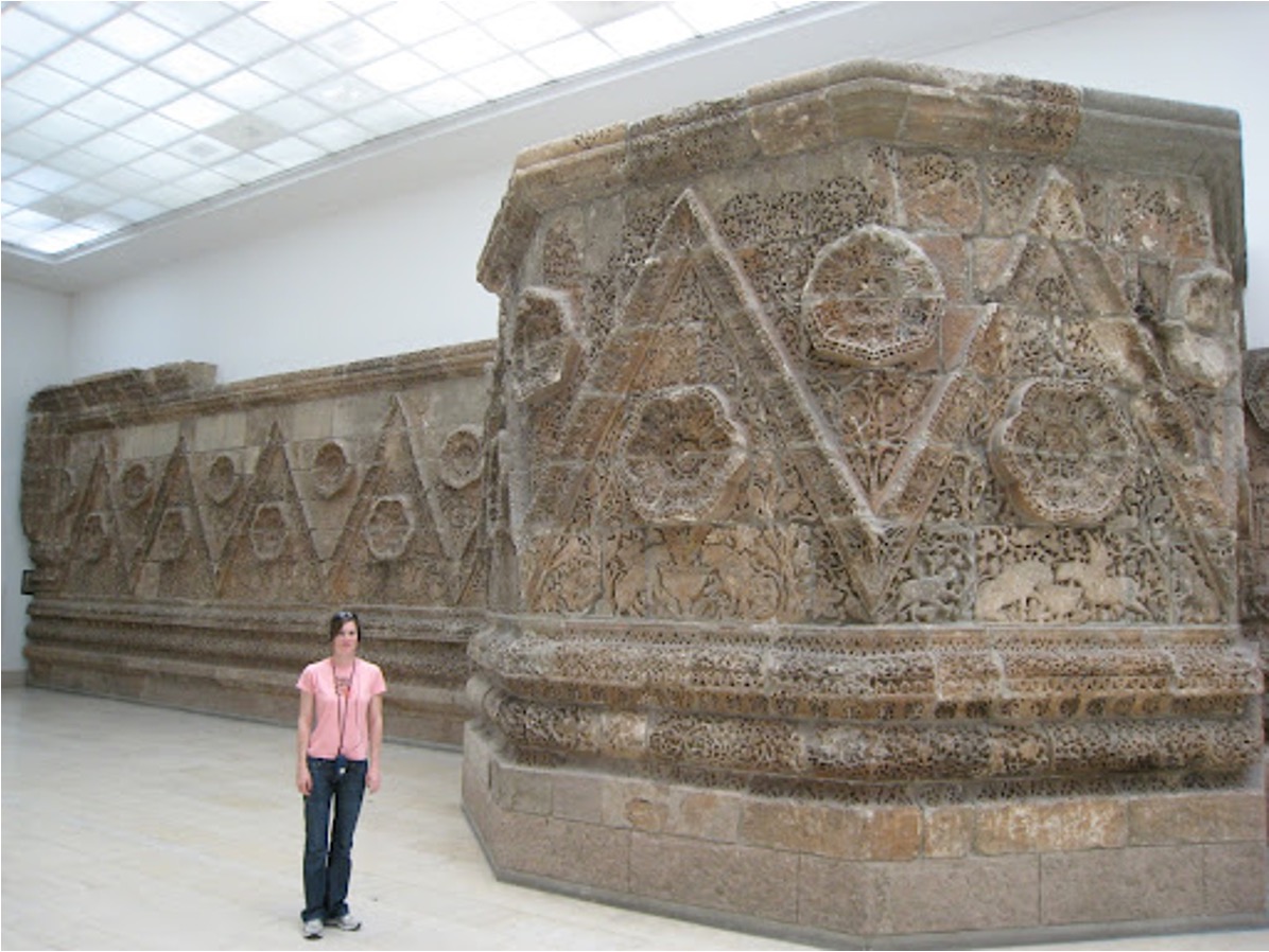 <p>Stone Wall Facade, Mshatta, near Amman (Jordan), c. 740 CE</p>