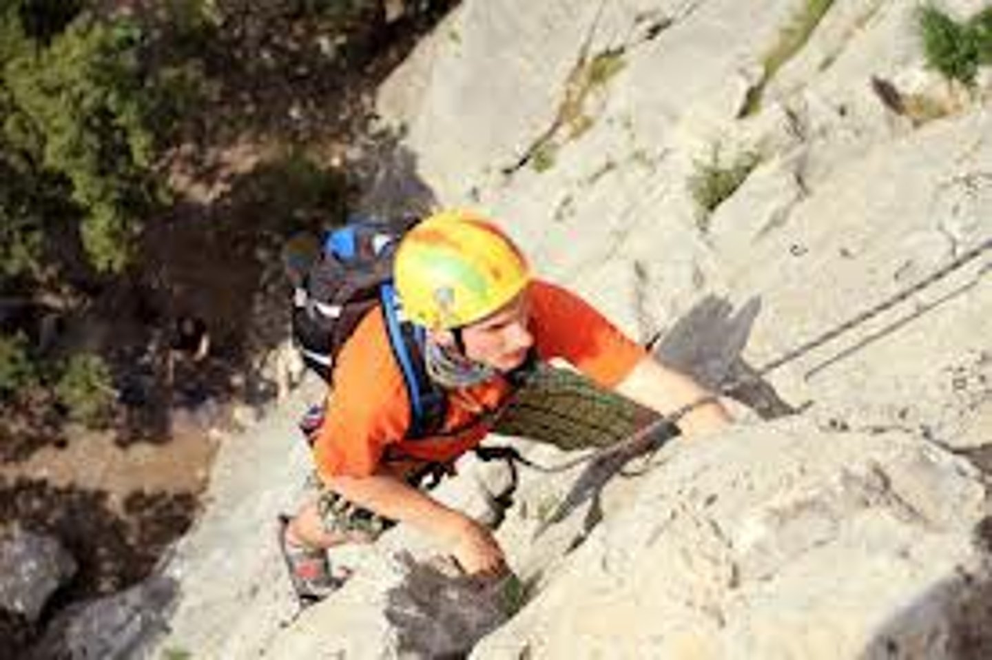 <p>to rock-climb</p>