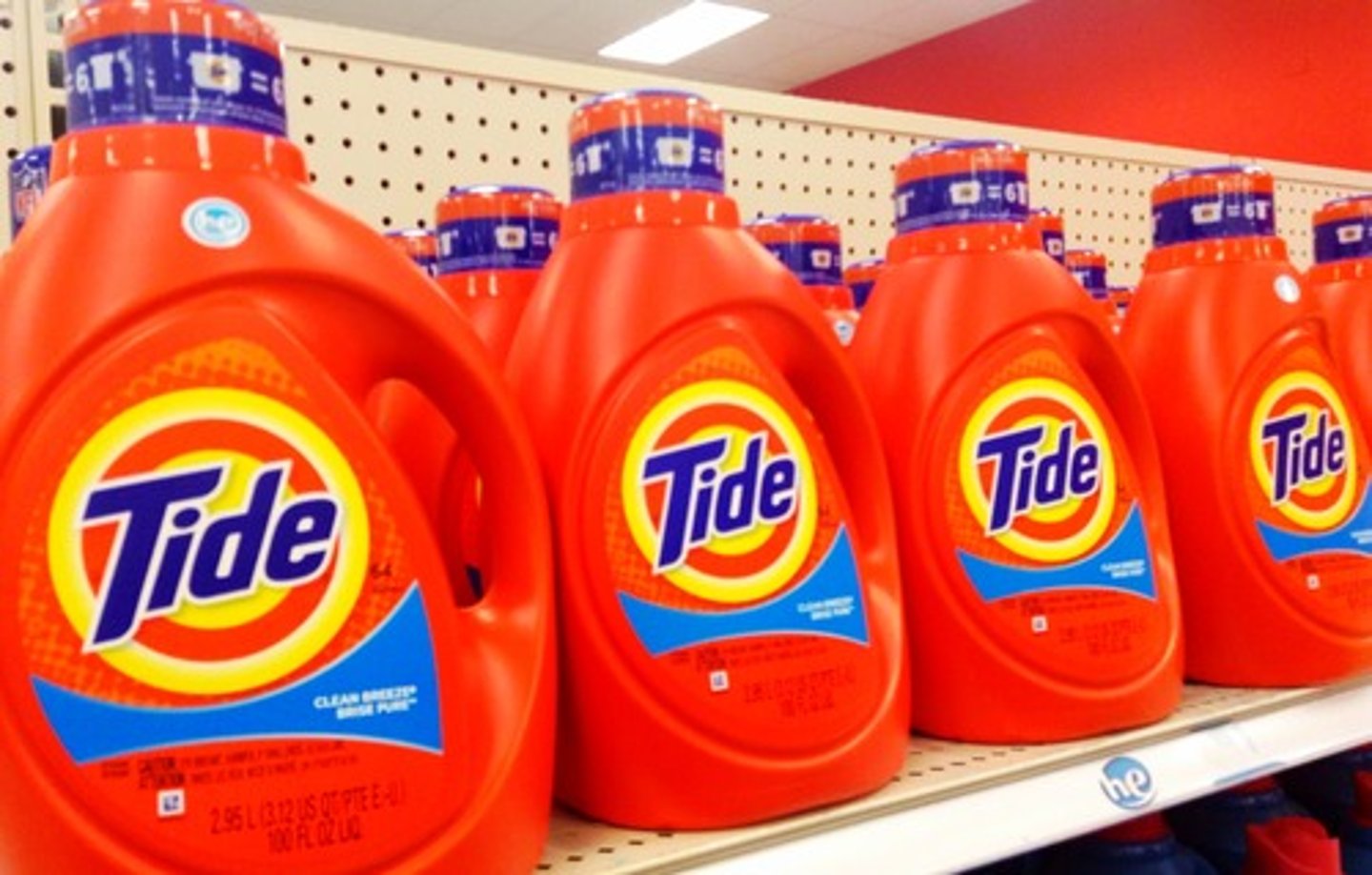 <p>xà phòng giặt/ chất giặt tẩy</p>