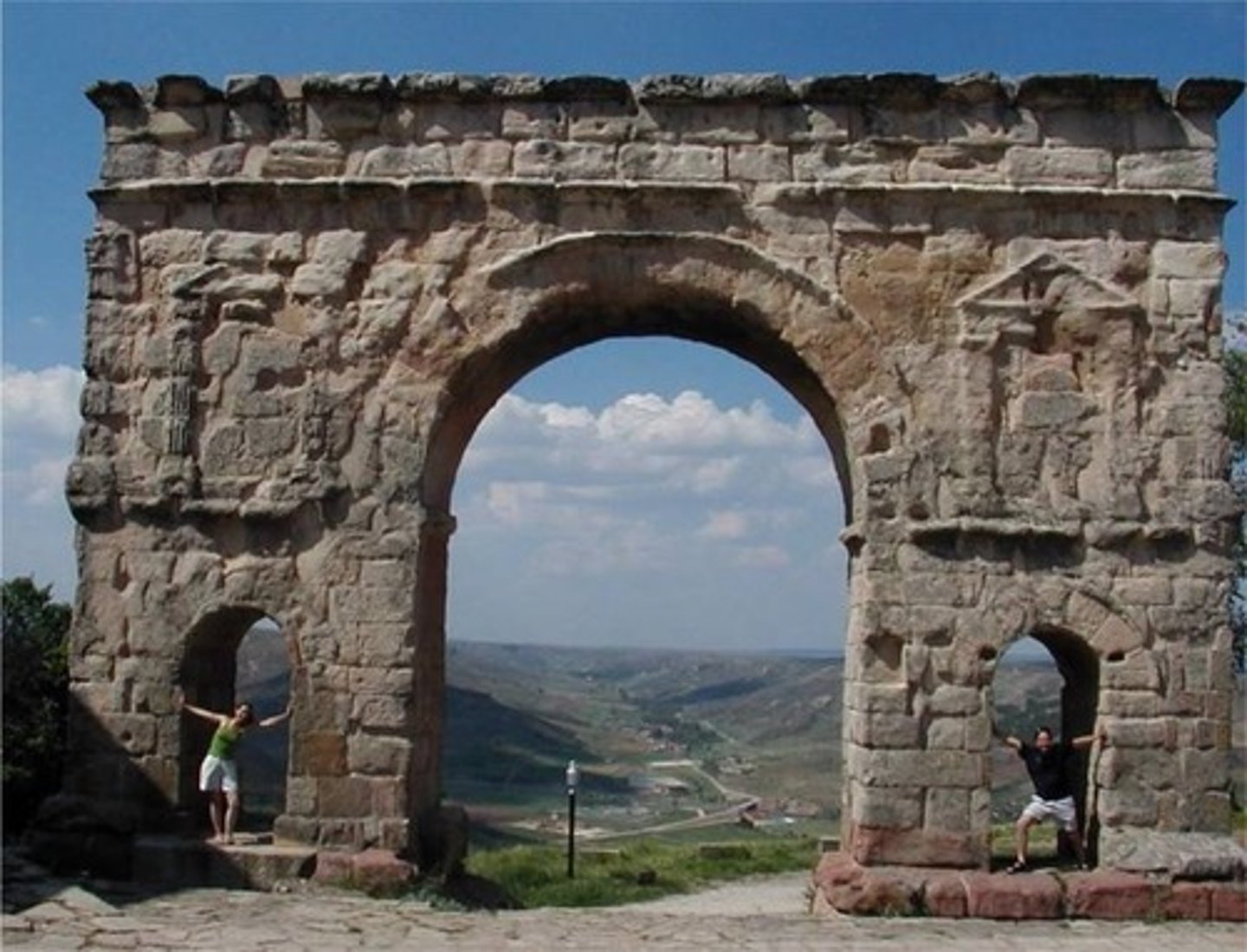 <p>Semicircular arch</p>