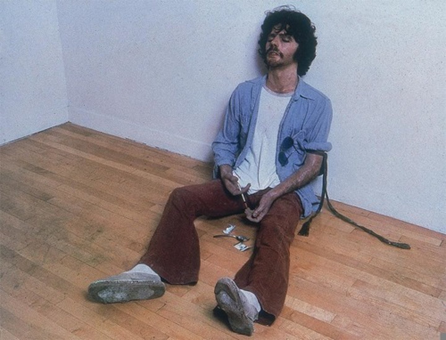 <p>drug addict</p>