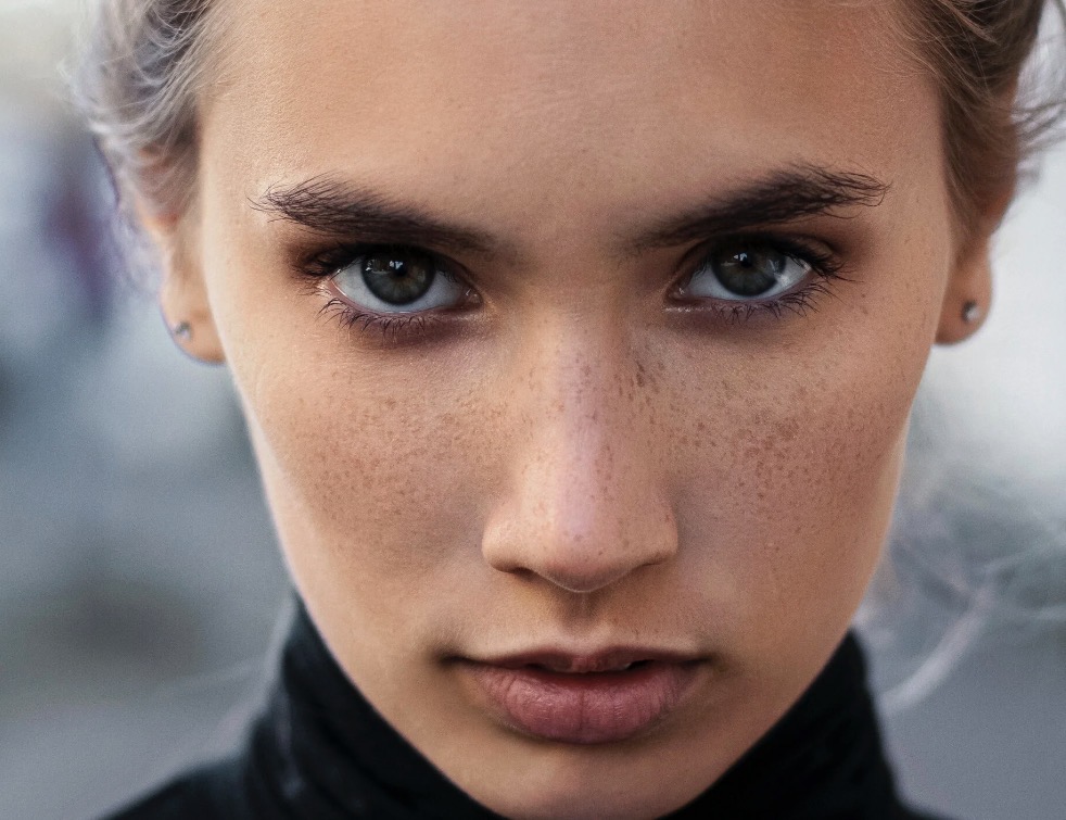 <p>Il / Elle / On efface (effacer) </p>