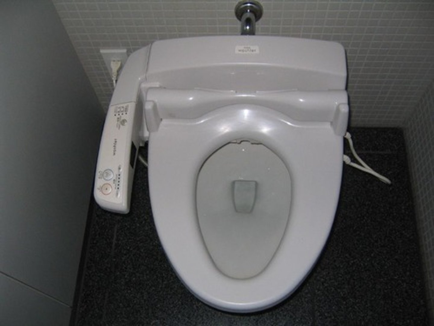 <p>el inodoro, el retrete, el váter</p>