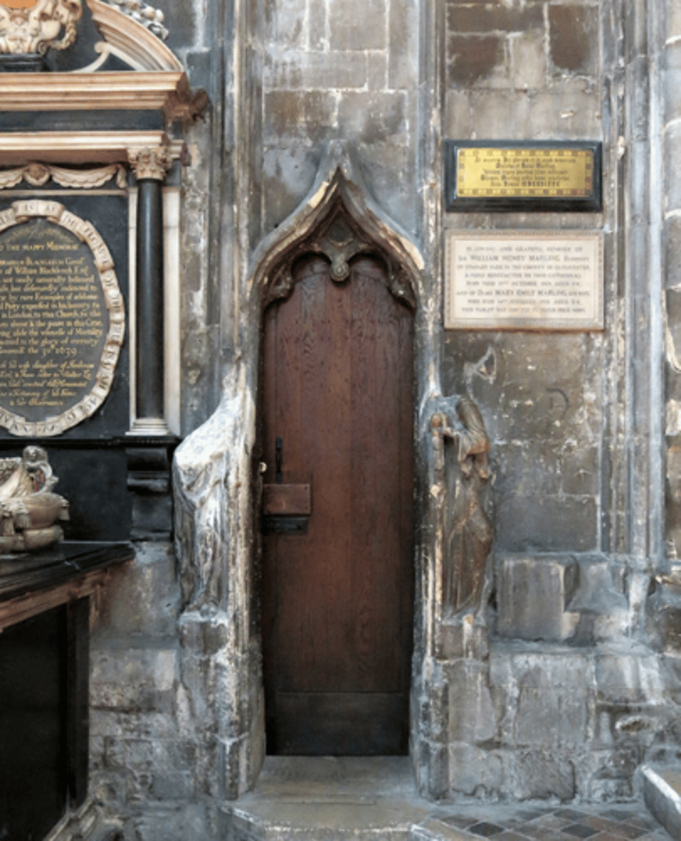 <p>STIJL: The Decorated Gothic Style</p><p>PLAATS: Engeland</p><p>KENMERK:</p><p>- boog die dubbele kromming maakt tot een scherp punt</p><p>- wens naar vreemde absurde vorm / vloeiende vormen</p>